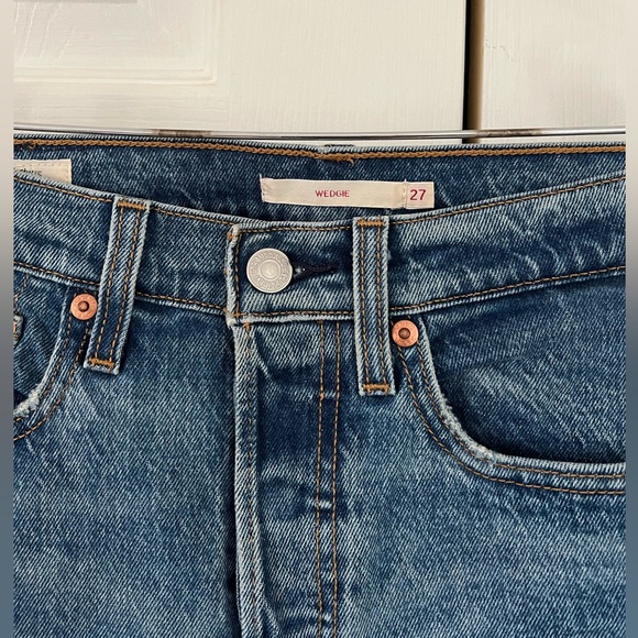 Levi’s wedgie fit tapered ankle jeans - Picture 3 of 6